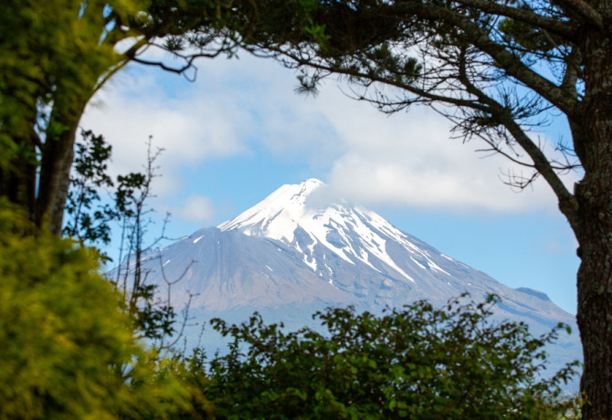 Hero Shots 896x616 Mt Taranaki from Hollard Gardens