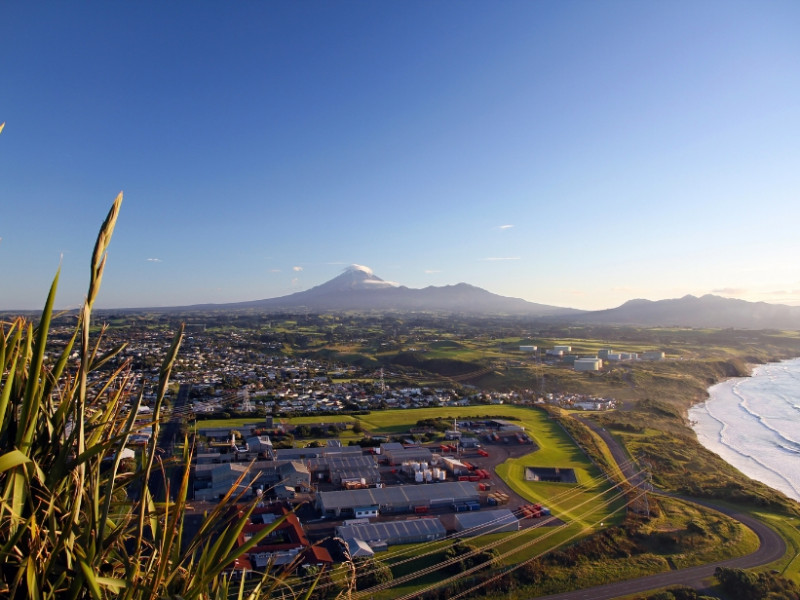 Hero shots 896x616 Mt Taranaki from Paritutu Pixabay